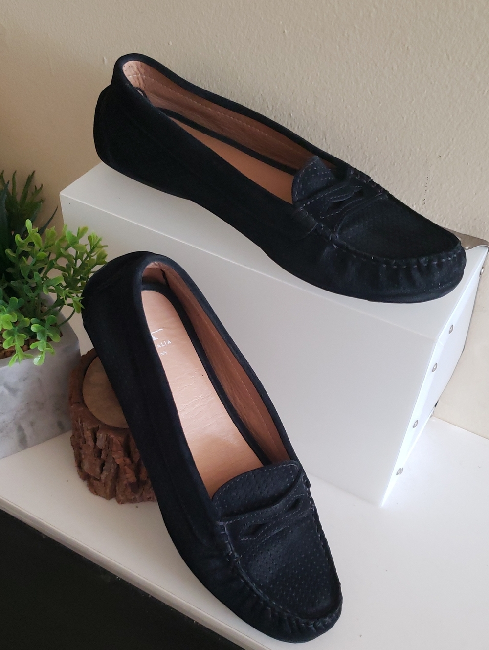 AQUATALIA  Sawyer  Black Suede Leather Penny  LOAFER - Size 8 ( EUC)